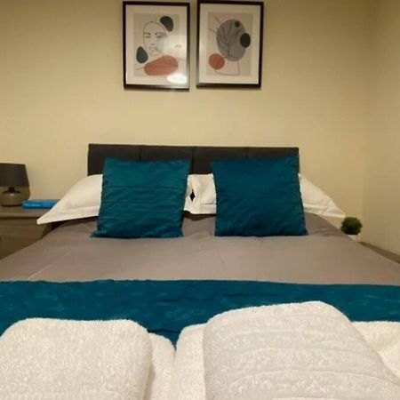 No25-Luxe Living Guest House- 2 Bed-Wifi-Free Parking-City- Beach Swansea Esterno foto