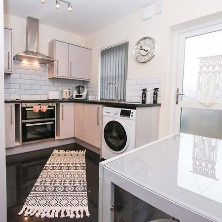 No25-Luxe Living Guest House- 2 Bed-Wifi-Free Parking-City- Beach Swansea Esterno foto