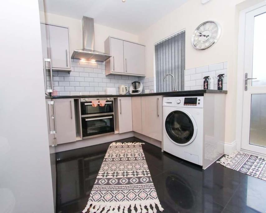 No25-Luxe Living Guest House- 2 Bed-Wifi-Free Parking-City- Beach Swansea Esterno foto
