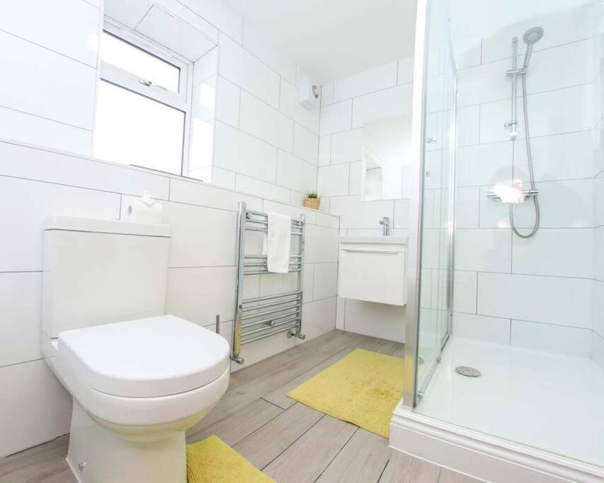 No25-Luxe Living Guest House- 2 Bed-Wifi-Free Parking-City- Beach Swansea Esterno foto